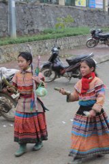 23-Flower Hmong girls